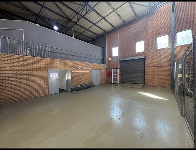 985M² WAREHOUSE TO LET IN LINBRO PARK